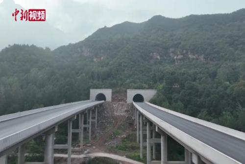 中国首个高速公路三层螺旋隧道群正式建成