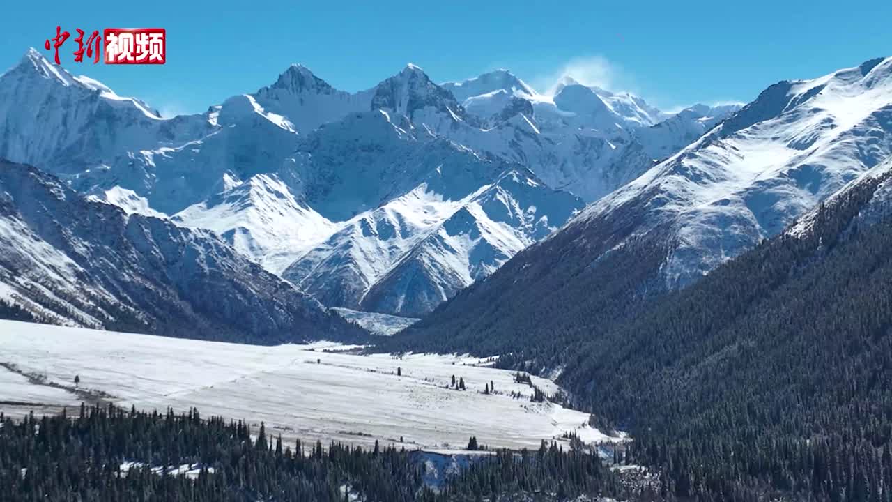 航拍雪山连绵的木扎尔特冰川 -中新视频供稿系统