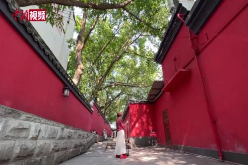 重庆版“故宫红墙”：红墙黛瓦引民n众打卡