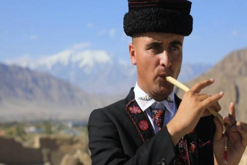 新疆鹰笛演奏者塔吉丁：吹出民族音乐的传承之音
