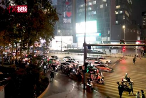 郑州密闭场所恢复开放 乘公共交通不再查核酸