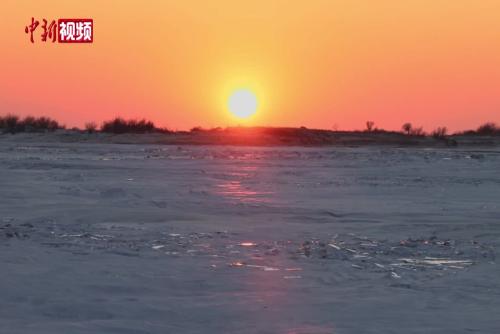 中俄界江抚远段进入冰封期