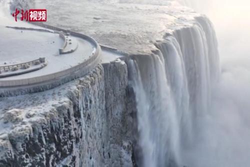 冬季風暴侵襲美國 尼亞加拉大瀑布部分凍結