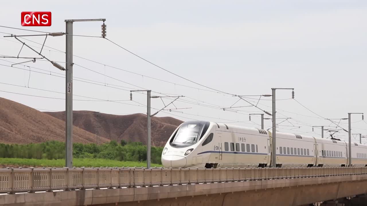 New high-speed railway linking Yinchuan and Lanzhou opens to traffic