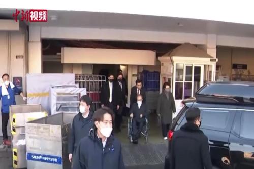 韩前总统李明博出院回家