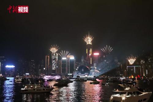 香港維港舉行大型煙火匯演 跨年倒數許下心愿