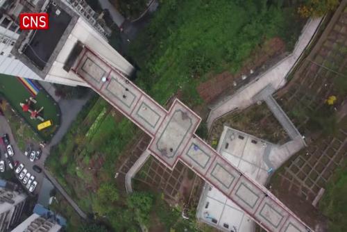 'Sky corridor' brings convenience to residents in Chongqing