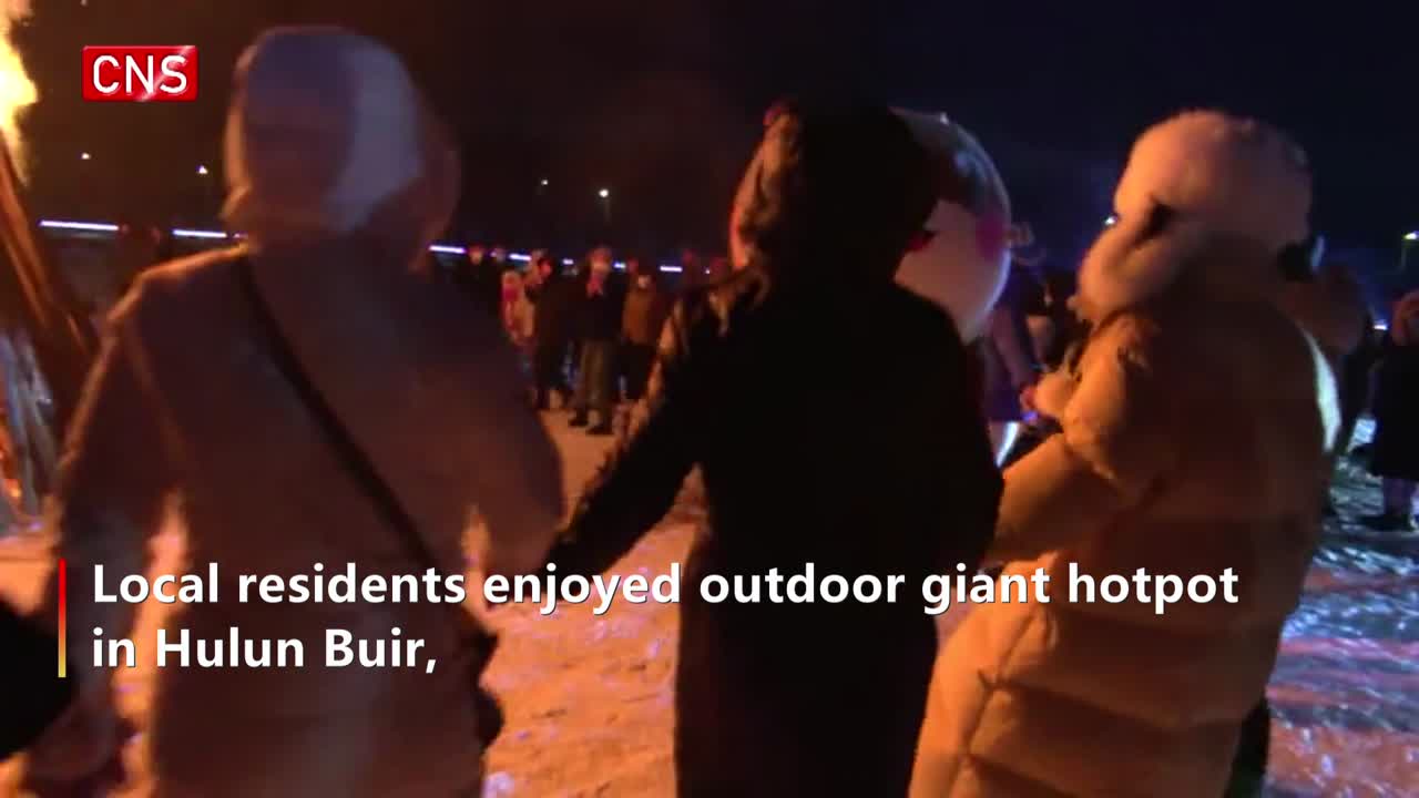 Residents enjoy giant hotpot at -30℃ in Inner Mongolia