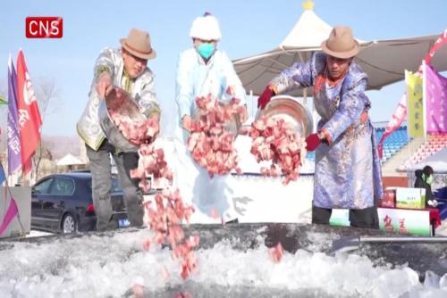 Lamb boiled in a 3.3-meter-diameter pot with ice cubes