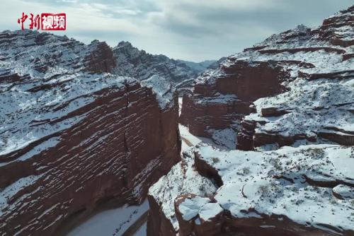 实拍雪后壮美的新疆温宿大峡谷
