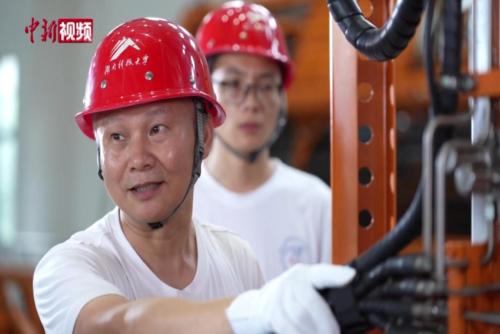 科研“高大上”更要“用得上” 万步炎代表：应坚决避免高