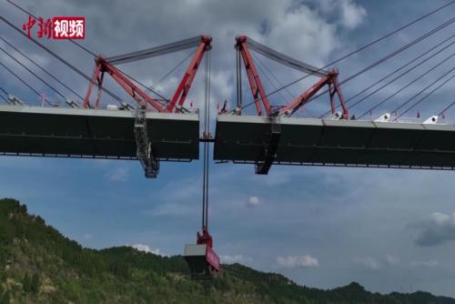漢巴南鐵路嘉陵江特大橋正式合龍