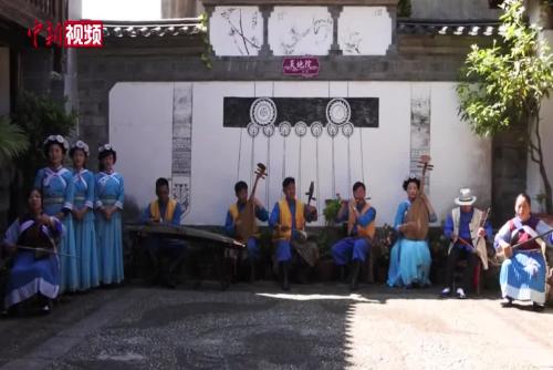 探访丽江古城：文化院落上演纳西族传统歌舞