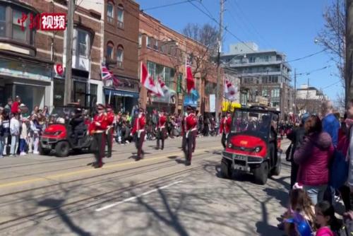 加拿大多伦多举行复活节游行