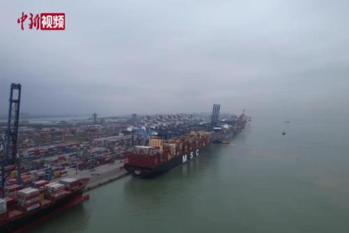 全球最大集装箱船首航广州港南沙港区