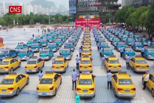 Volunteer taxi drivers well-prepared to escort Gaokao takers in Chongqing