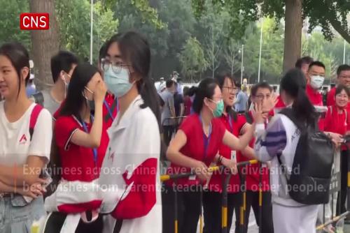 Cheers for examinees on the first day of China's gaokao