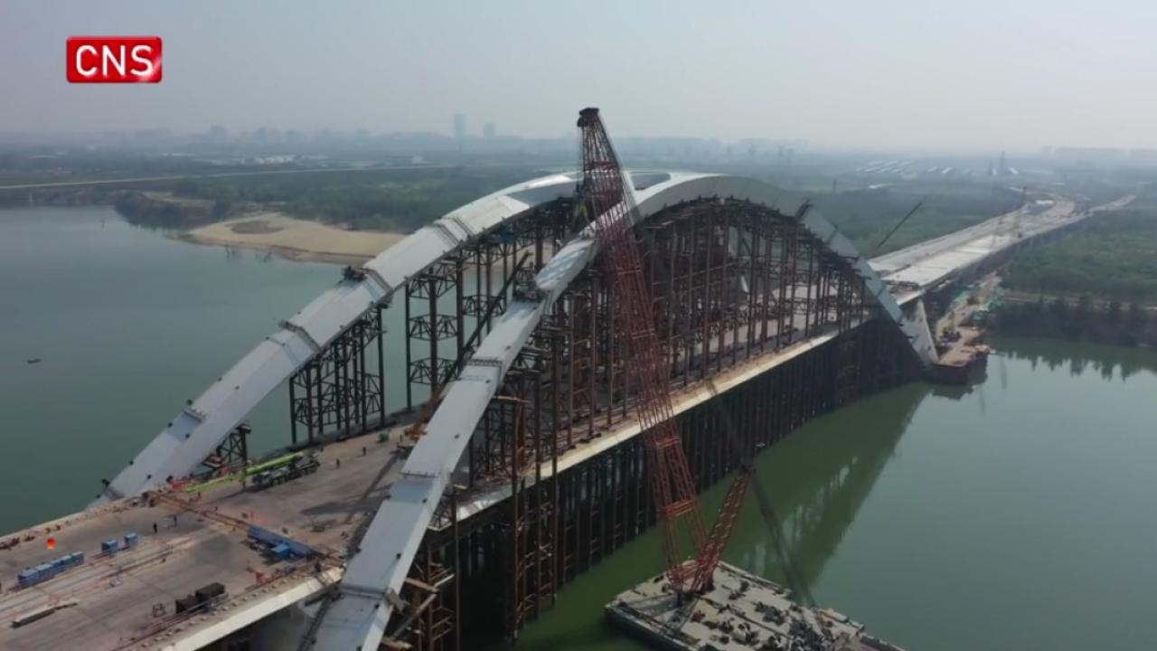 Final segment of Jingxiong Bridge installed