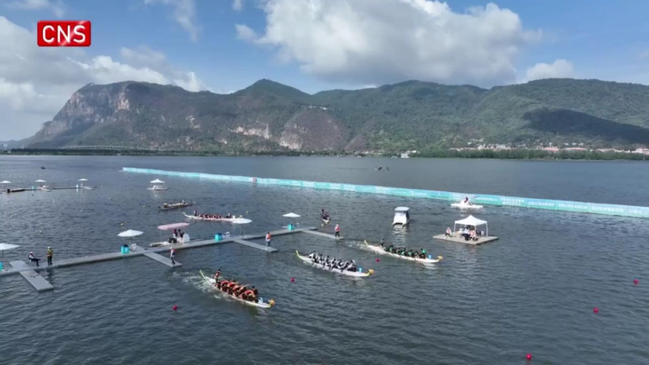 More than 100 dragon boat teams compete on Dianchi Lake in Yunnan