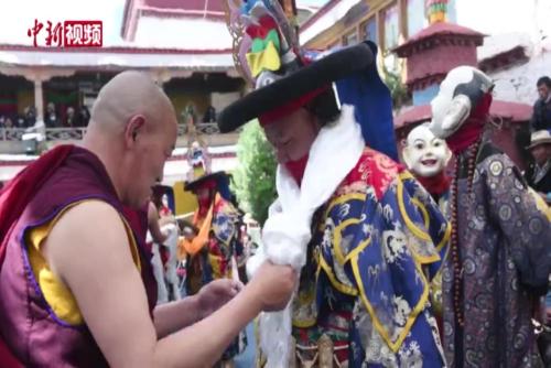 西藏山南桑頂寺舉行跳神活動