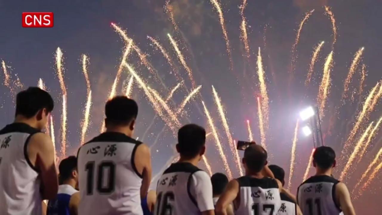 Rural basketball game held under fireworks show in C China's Hunan