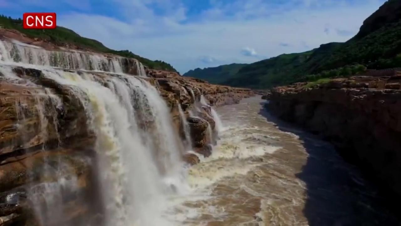 Majestic view of Hukou waterfall