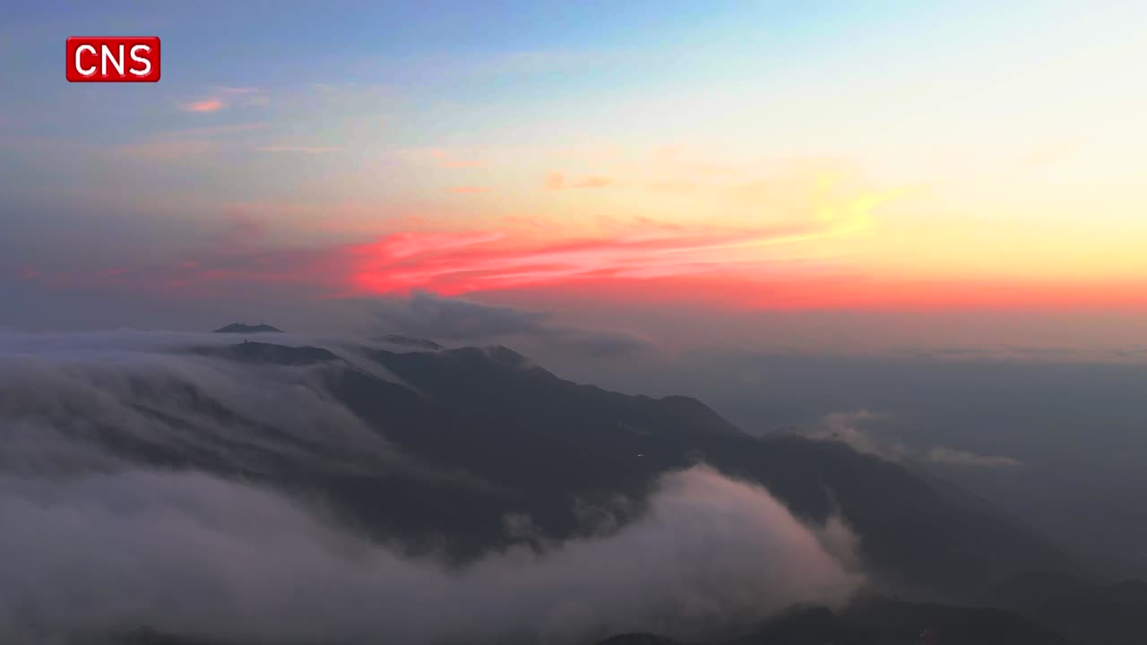 Gorgeous sunset scenery in China's Lushan Mountain