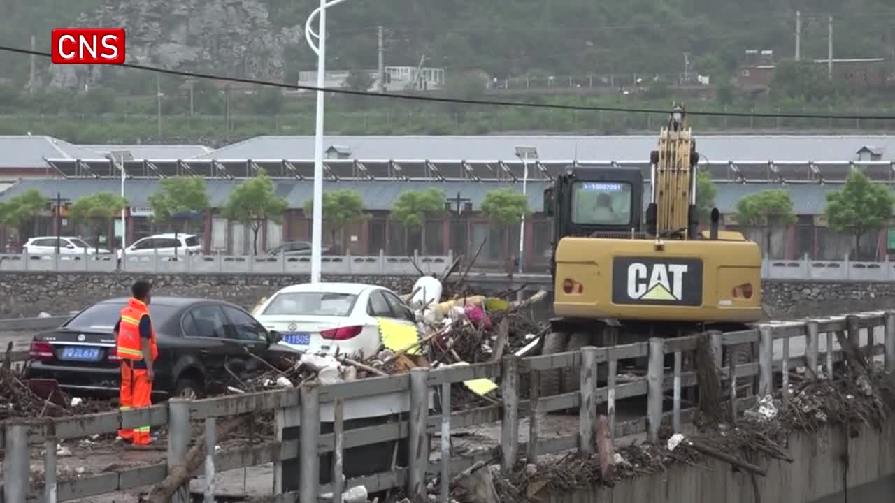 Clean work underway in flood-hit areas of Beijing