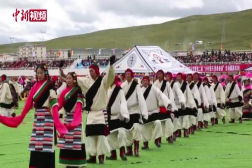 西藏那曲年度草原盛会恰青赛马节开幕