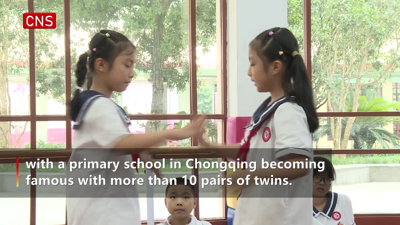 Over 10 pairs of twins enroll in a primary school in Chongqing 