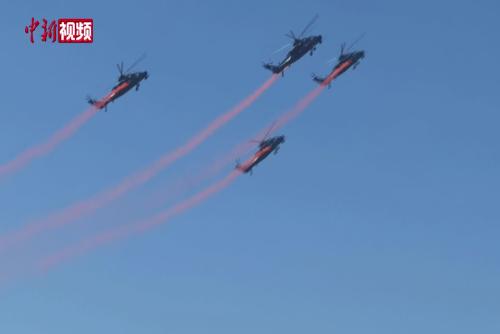 天津：多型直升机上演“空中芭蕾”