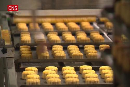 Mooncake producers strive to meet demand ahead of Mid-Autumn Festival