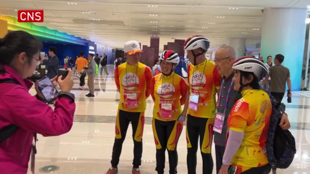 Cycling team with average age over 60 rides to Hangzhou to promote Asian Games