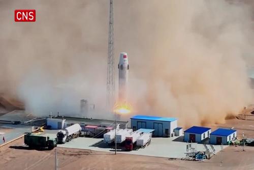 China carries out verification flight test on reusable liquid rocket 