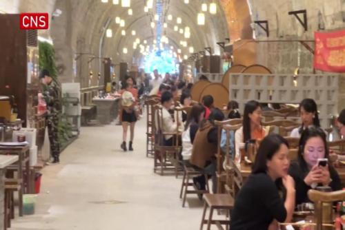 Hot pot restaurant moves into 500-meter-long air-raid shelter
