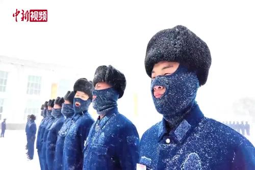 黑龍江：新消防員迎雪冬訓