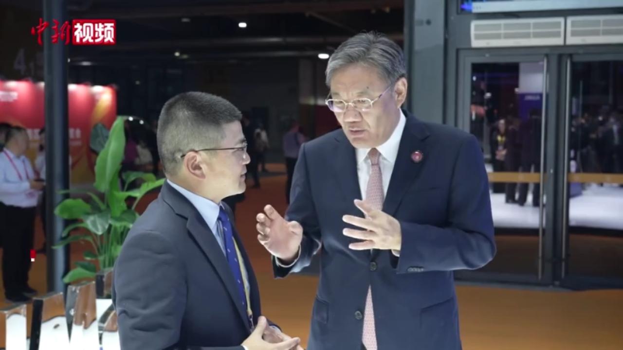 商务部部长王文涛与多家参展进博会的欧洲企业交流