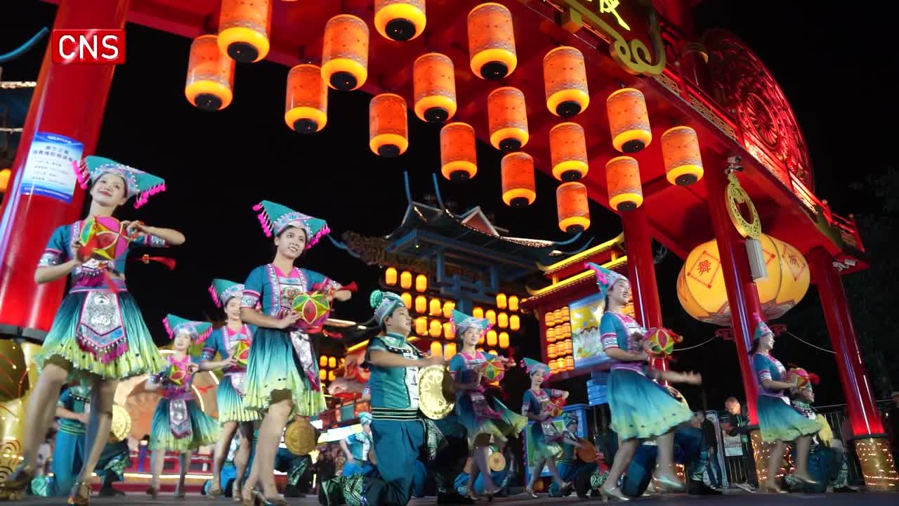 Night market in S China offers immersive opportunity to experience traditional Chinese culture