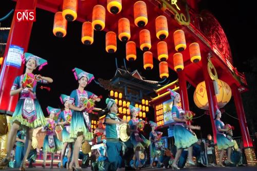 Night market in S China offers immersive opportunity to experience traditional Chinese culture