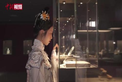 贵州黔西南：近百名“Z世代”着汉服打卡博物馆 探寻东汉文化之美