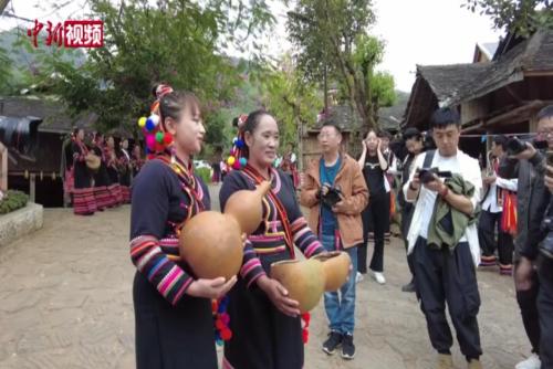 云南普洱老達保村：拉祜族群眾唱起快樂的歌