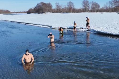 额尔古纳迎冬泳最佳季节
