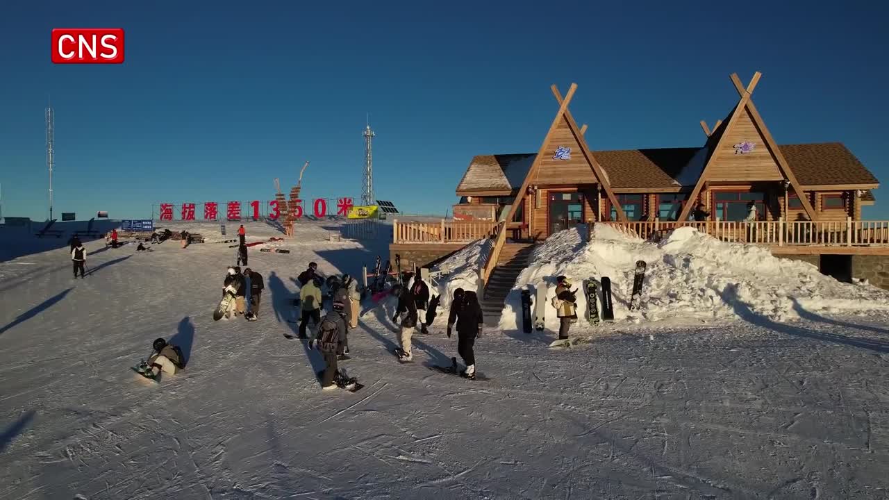 Int'l ski resort sees surging tourist in NW China's Koktokay