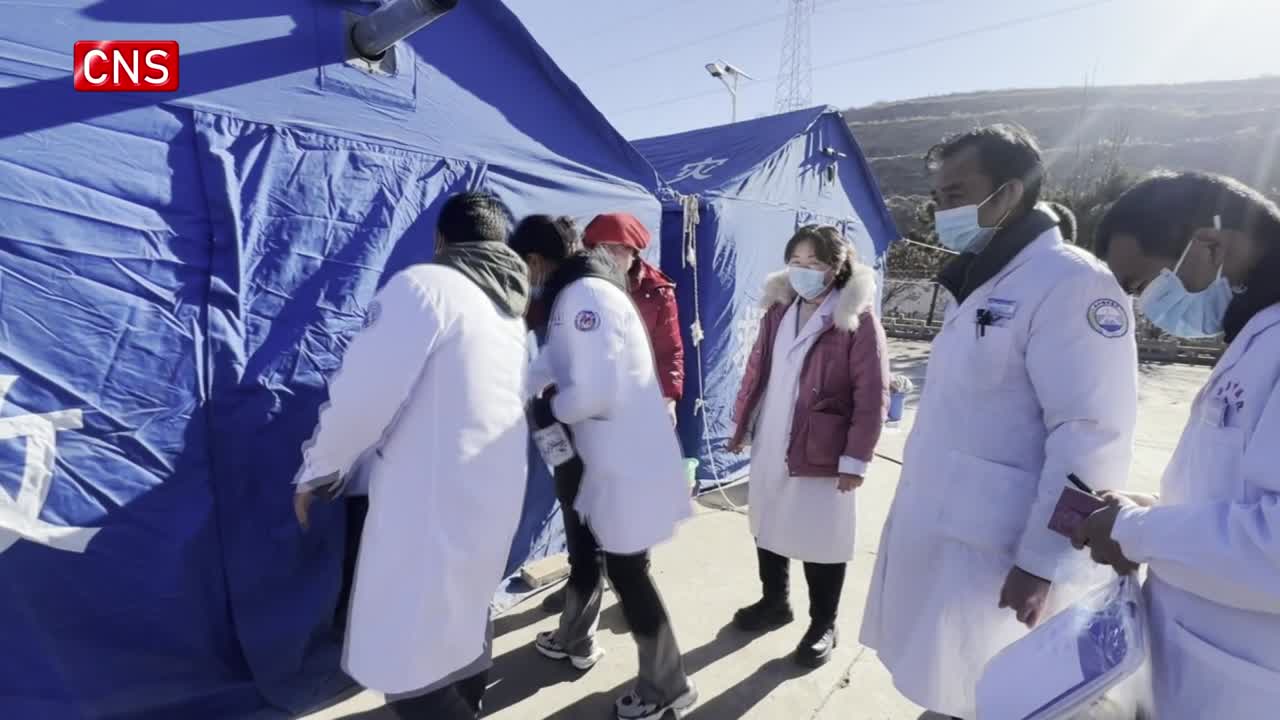 Medical workers visit quake-hit area in Qinghai