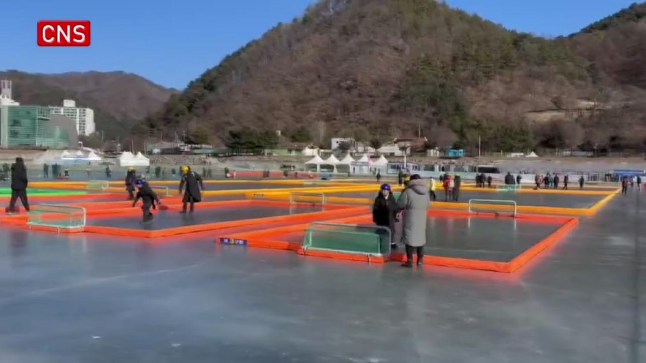 Annual Hwacheon ice fishing festival kicks off in S. Korea