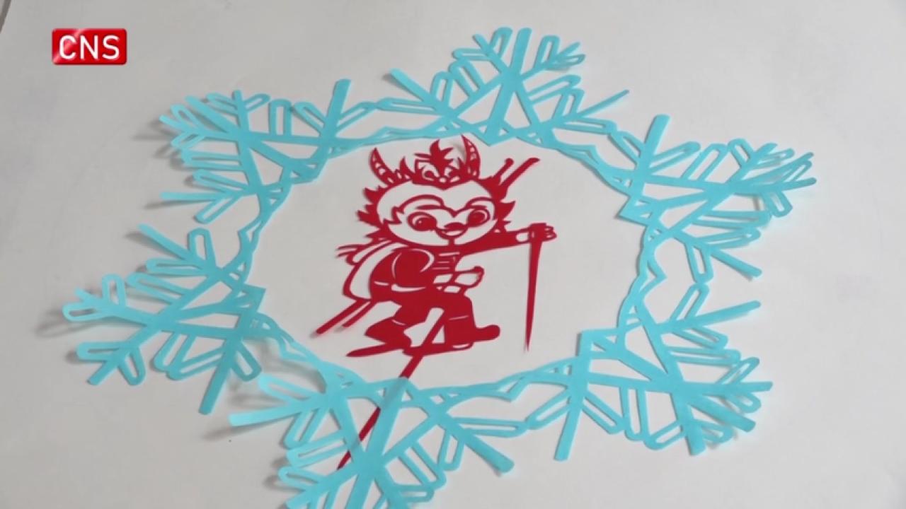 Intangible heritage inheritor shows winter sports in paper-cut