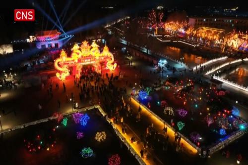 Palace lanterns illuminate N China's Chengde Mountain Resort  