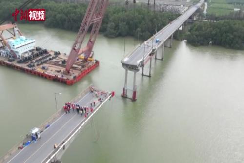 廣州南沙瀝心沙大橋受損跨梁拆除工作有序開展