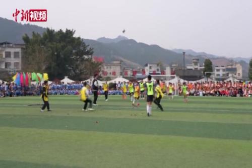 贵州“班超”来了！学生开启快乐足球之旅