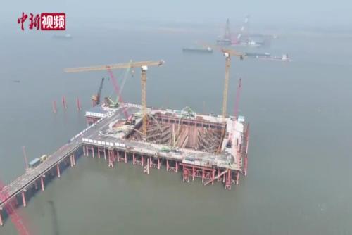 池州长江公铁大桥4号墩承台首次浇筑顺利完成